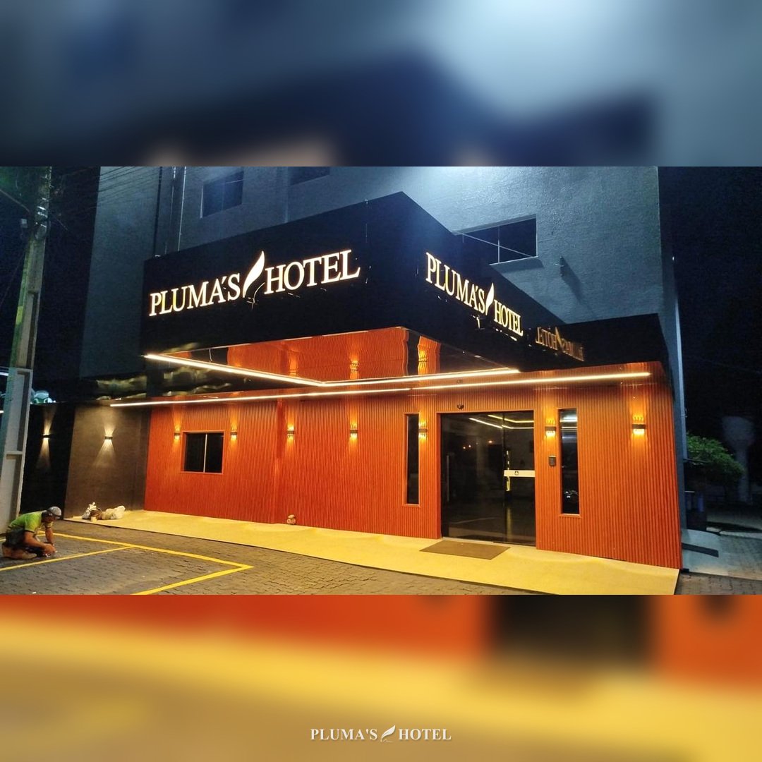Fachada do Pluma's Hotel